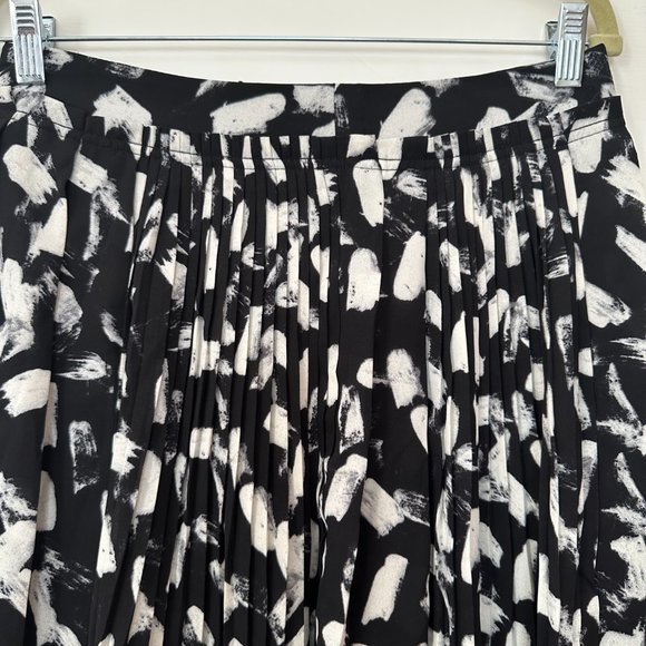 Banana Republic Pleated Mini Skirt Size 4 - Picture 5 of 7